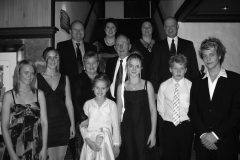 Inge og Kari med familie feirer Kari og Inge sitt gullbryllaup på Hotell Alexandra i Loen i 2010.