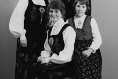 Familien i høve konfirmasjonen til Merethe.