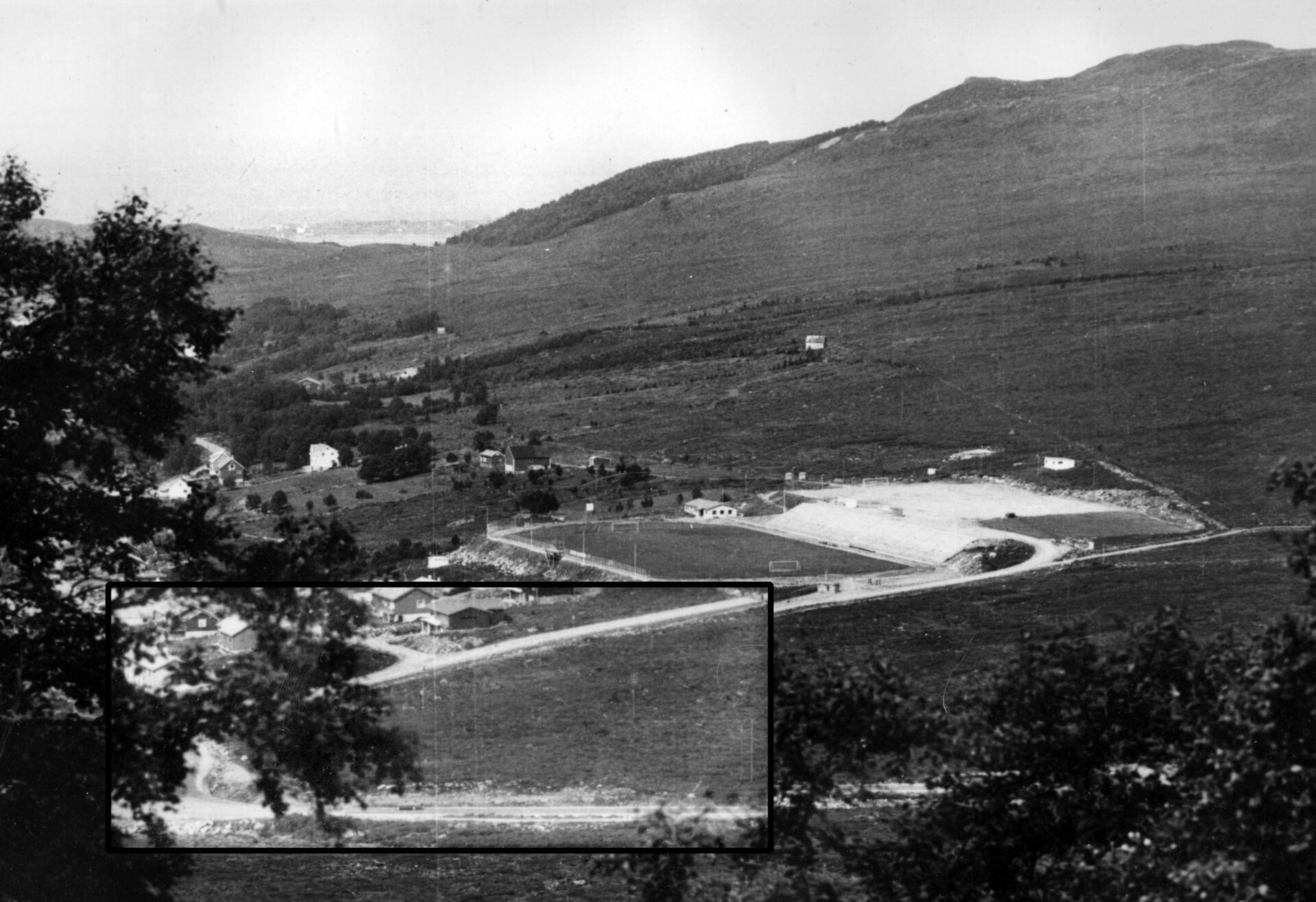 Som me ser, er vegen under ombygging. Utover på 1970-talet, vart mest heile vegen til Hareid ombygd og fornya.